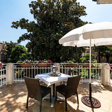 Hotel Villa Delle Palme Венеция Лидо Екстериор снимка