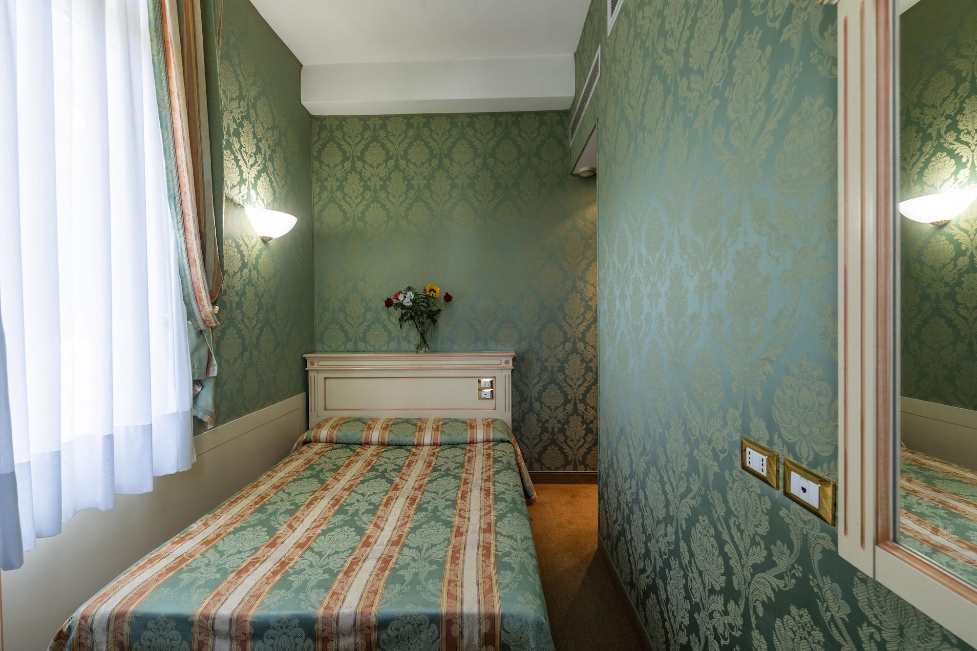 Hotel Villa Delle Palme Венеция Лидо Екстериор снимка