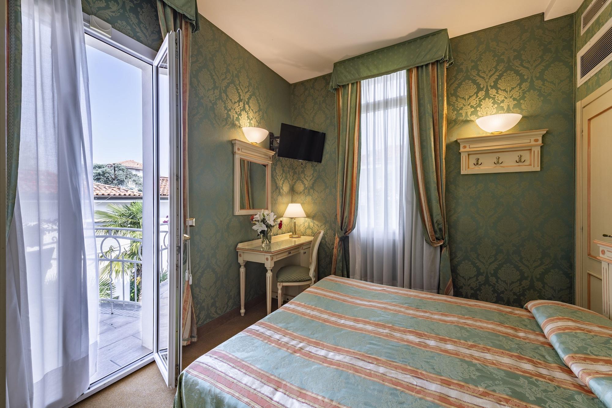 Hotel Villa Delle Palme Венеция Лидо Екстериор снимка