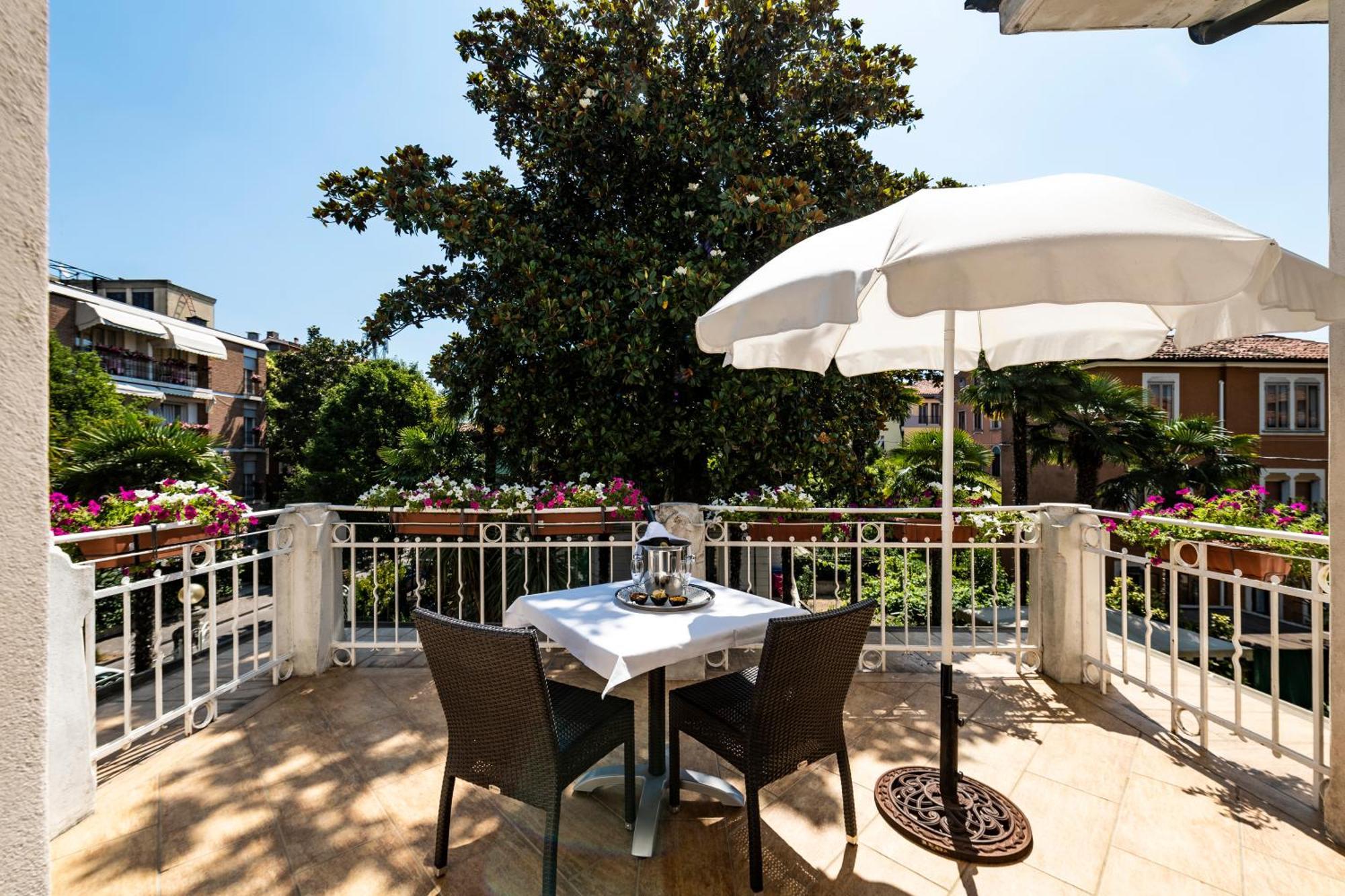 Hotel Villa Delle Palme Венеция Лидо Екстериор снимка