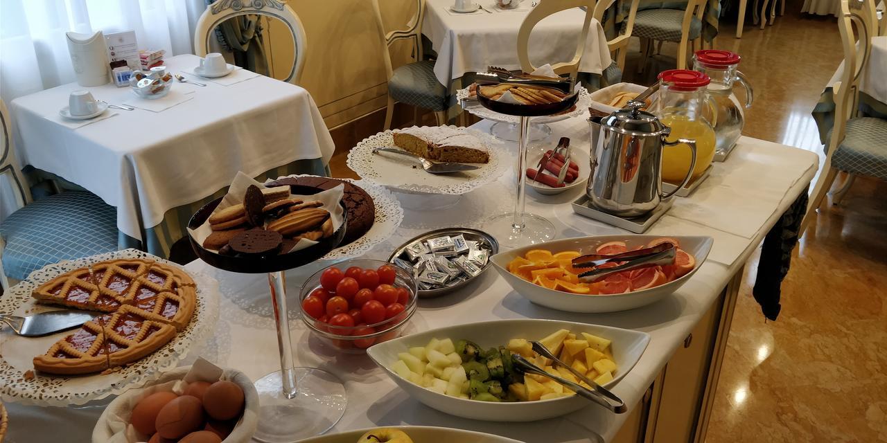 Hotel Villa Delle Palme Венеция Лидо Екстериор снимка