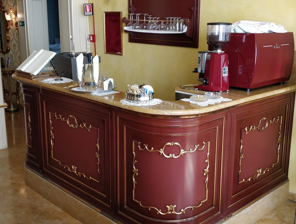 Hotel Villa Delle Palme Венеция Лидо Екстериор снимка