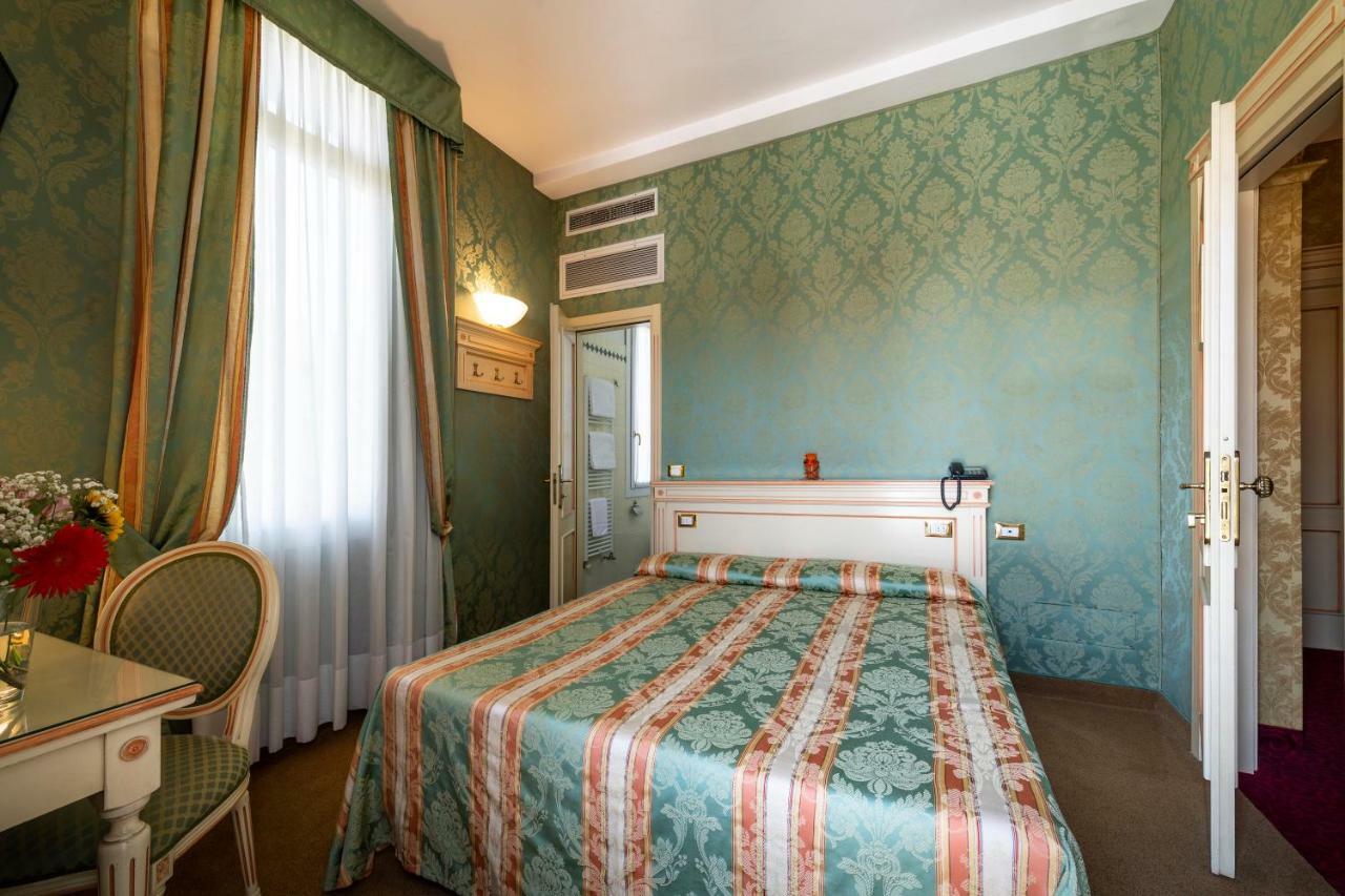 Hotel Villa Delle Palme Венеция Лидо Екстериор снимка