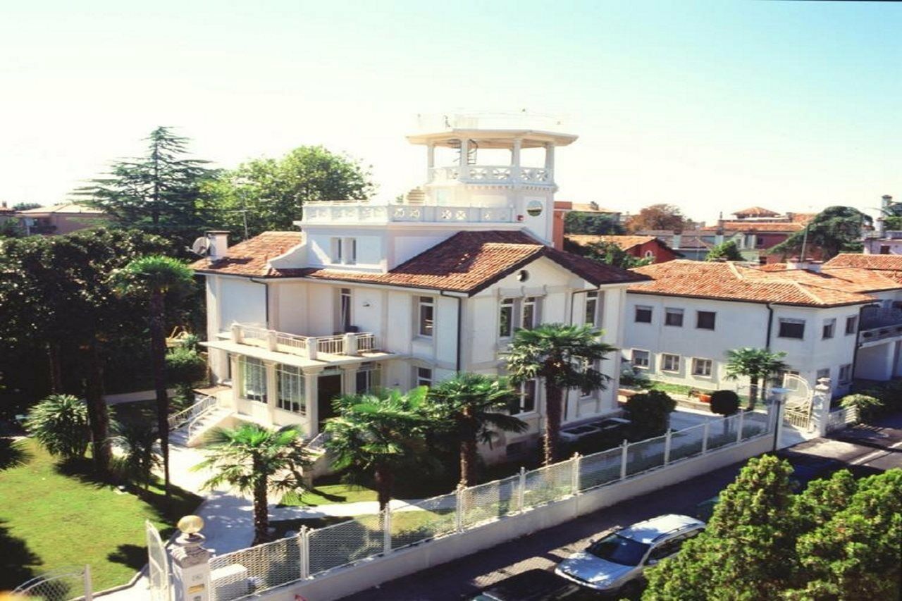 Hotel Villa Delle Palme Венеция Лидо Екстериор снимка